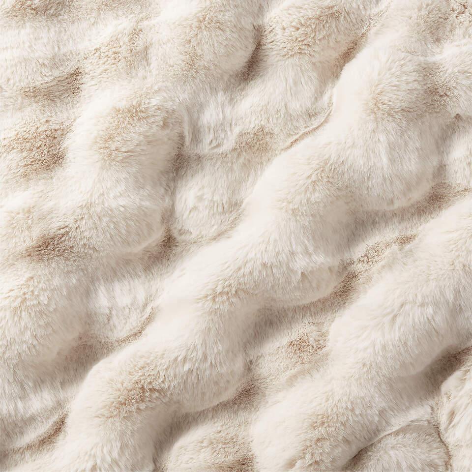 Light beige faux fur fabric texture for premium heated blankets and decorative throws
